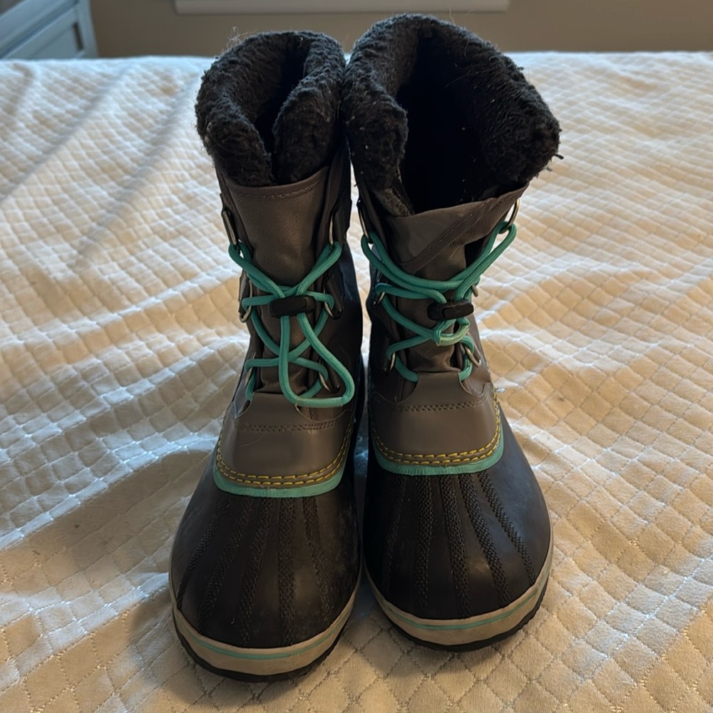 Sorel - waterproof big kid size 7 boots